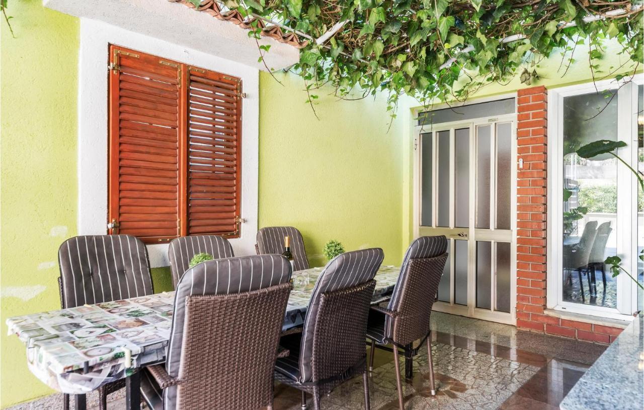 Nice Apartment In Pula With Kitchen Exterior photo