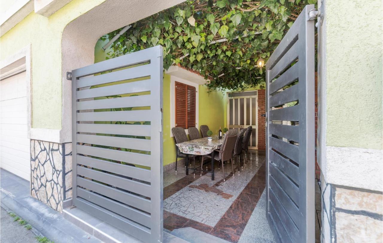 Nice Apartment In Pula With Kitchen Exterior photo