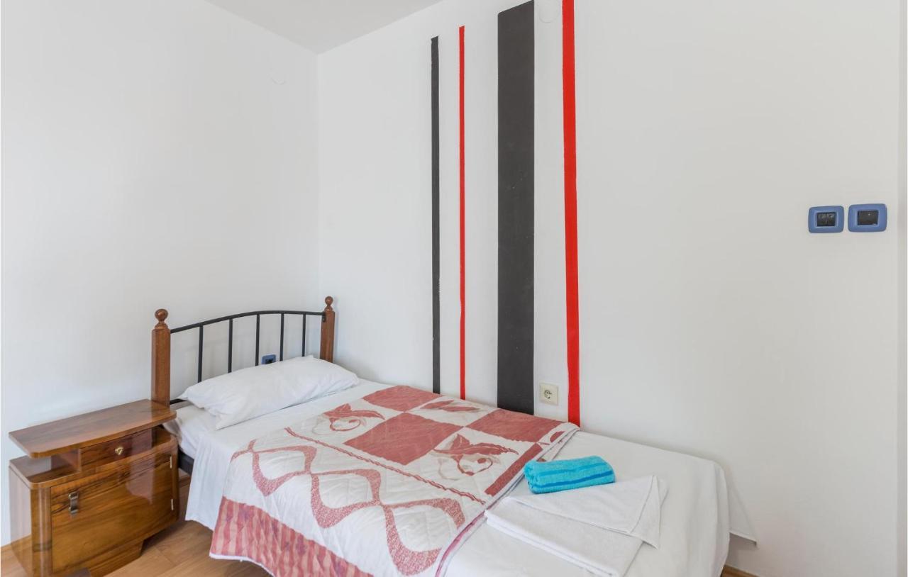 Nice Apartment In Pula With Kitchen Exterior photo